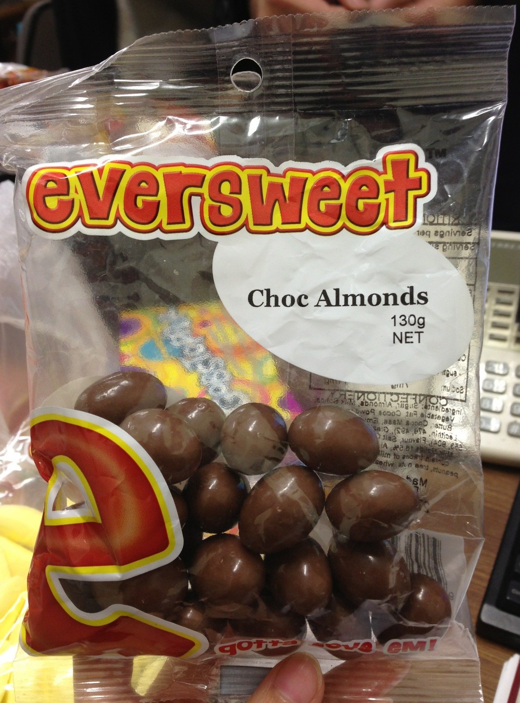 CHOC ALMONDS 130G