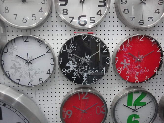 D11T,$29.99,Clock - Black & White Floral Design