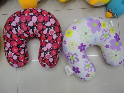 D1M,$7.99,Neck Pillow - Polka Dot Design