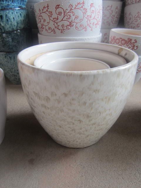 D5M,$18,Flower Pot White w/Gold Markings (L) Handle w/care