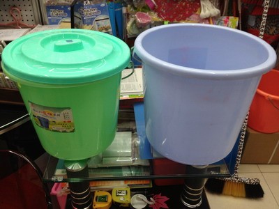 bucket with lid