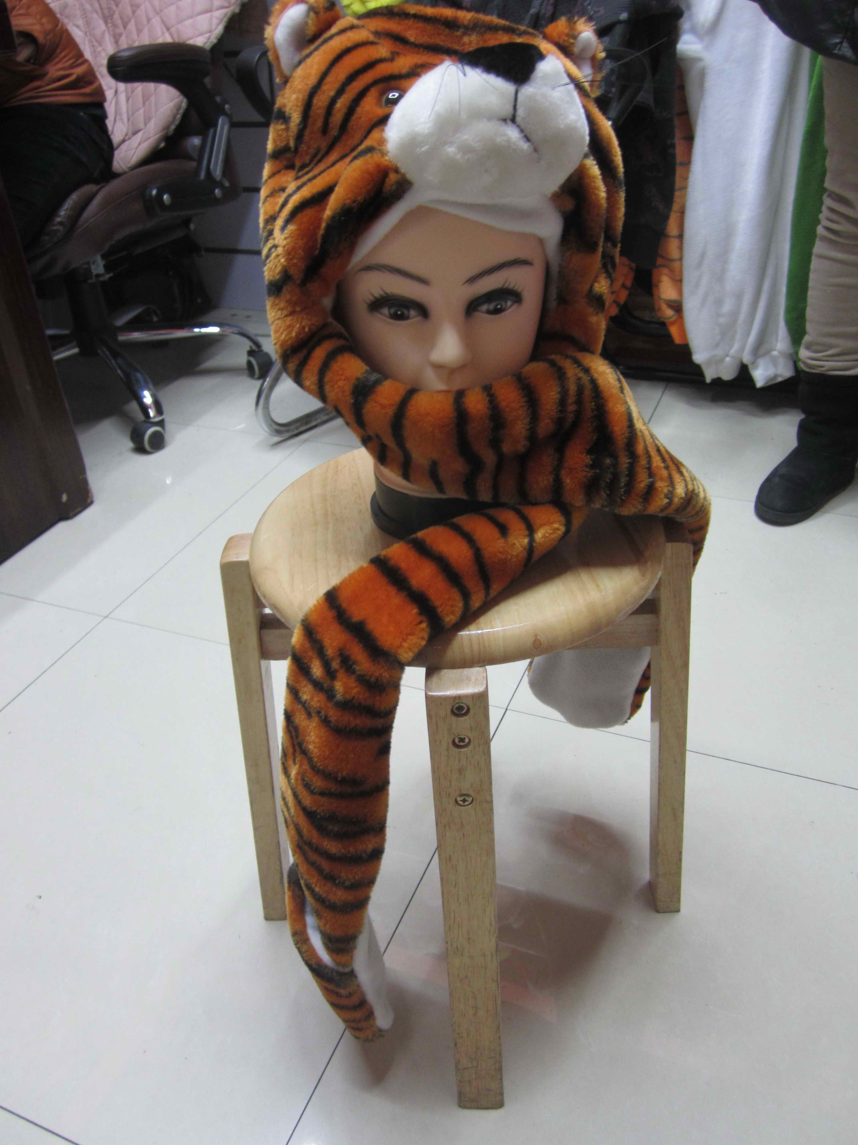 28019, $4 leopard hat with pocket