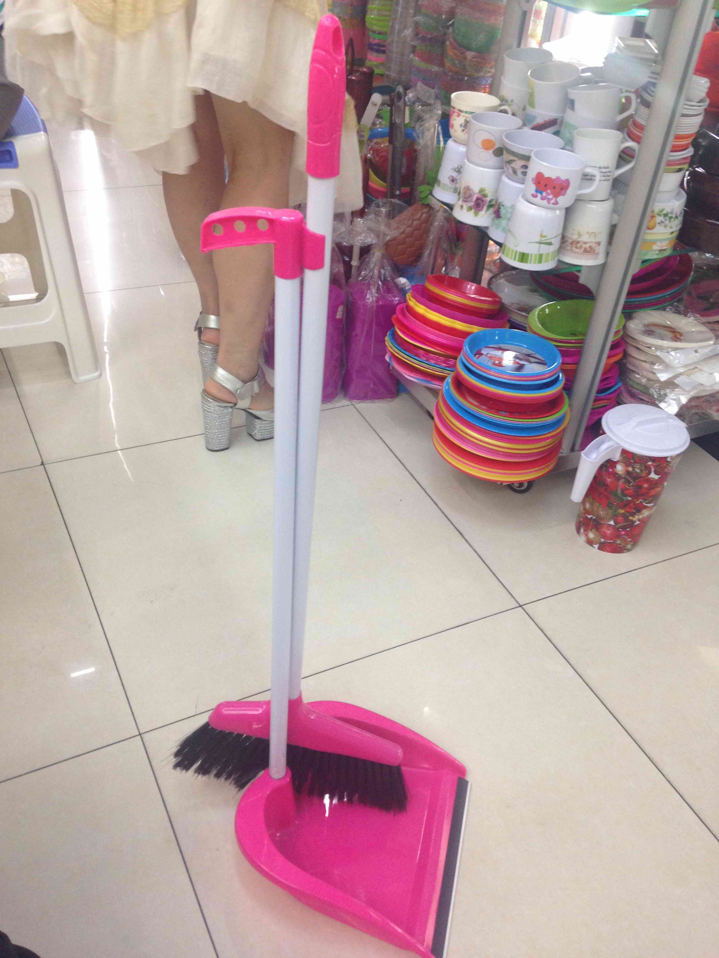 B13M, 7102 broom dustpan