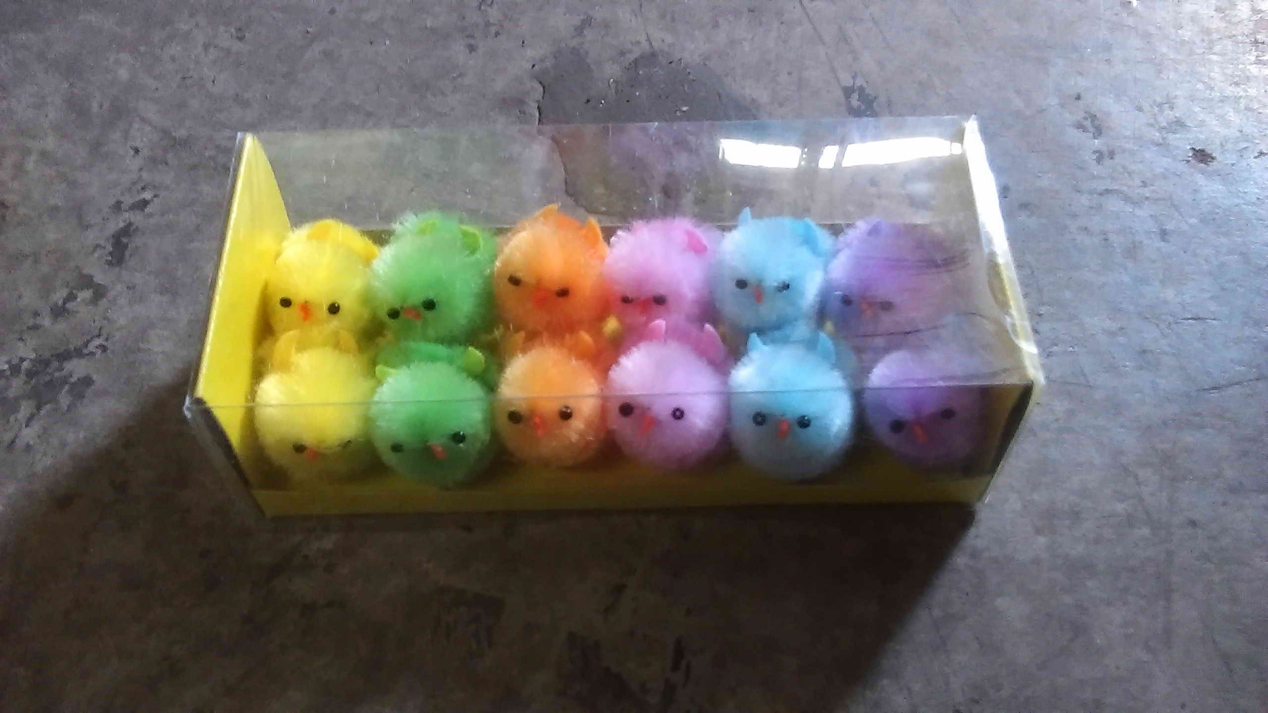 43058, 12 chicks 3.5cm mix colour