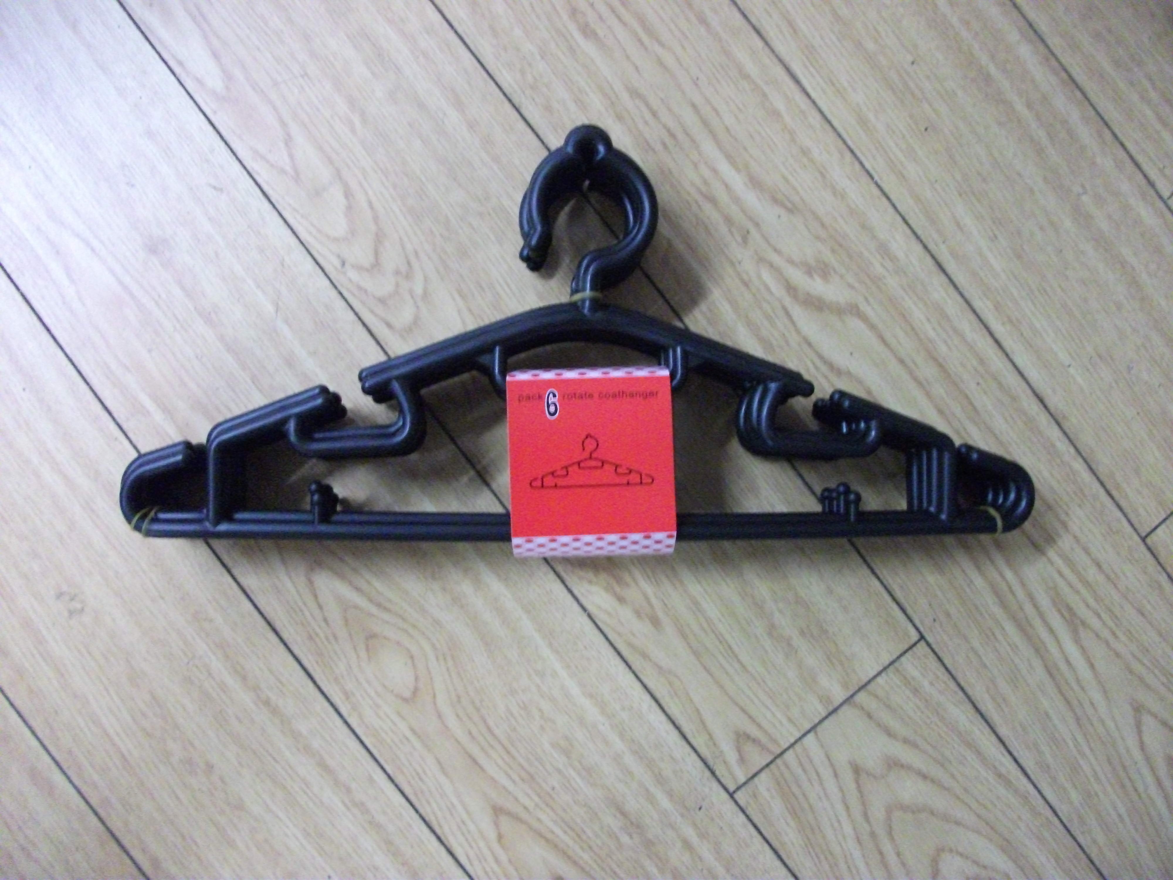 F16M,$0,Clothes Hanger - Plastic - Black (6 pcs)