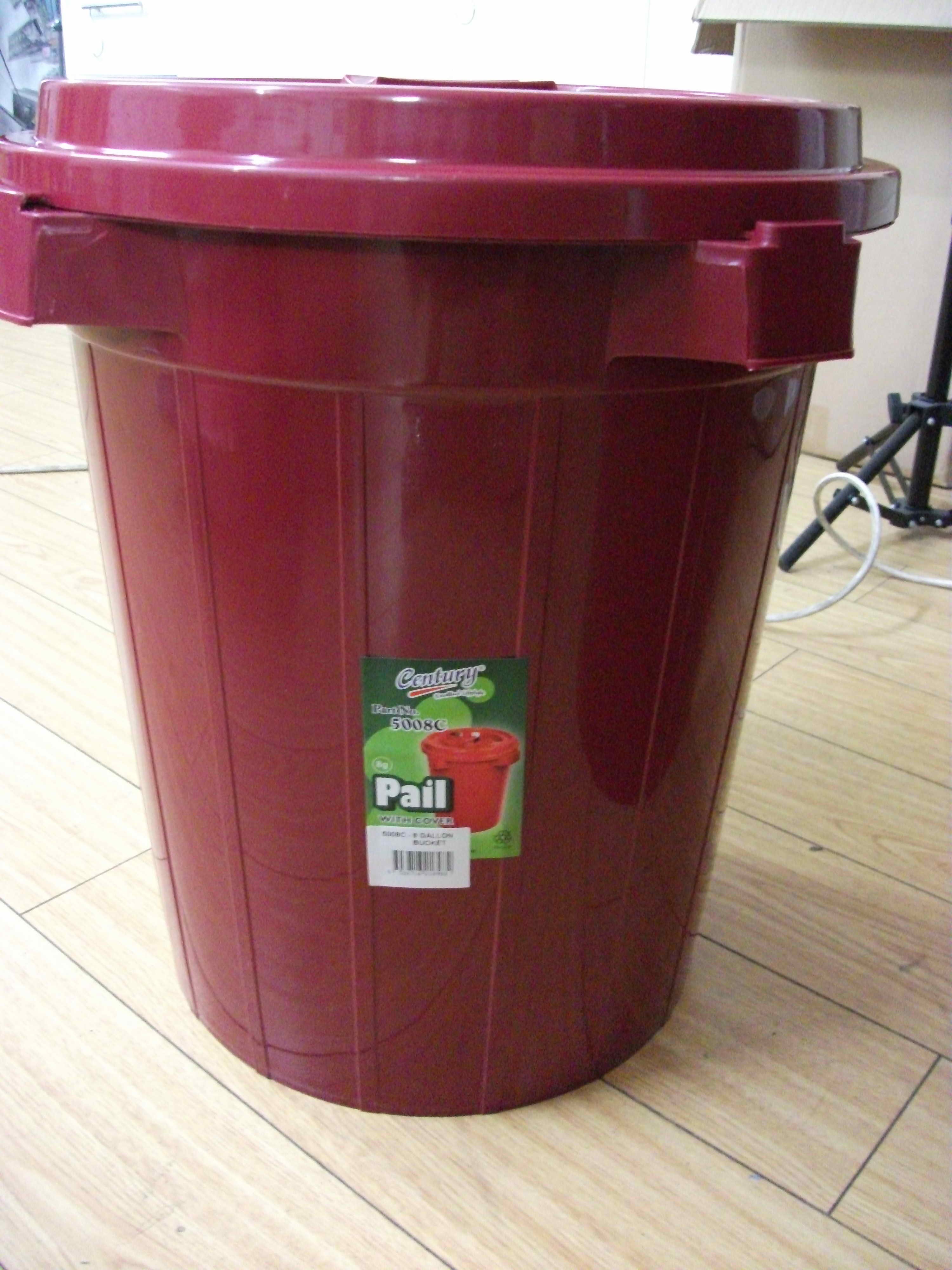 8 GALLON BUCKET