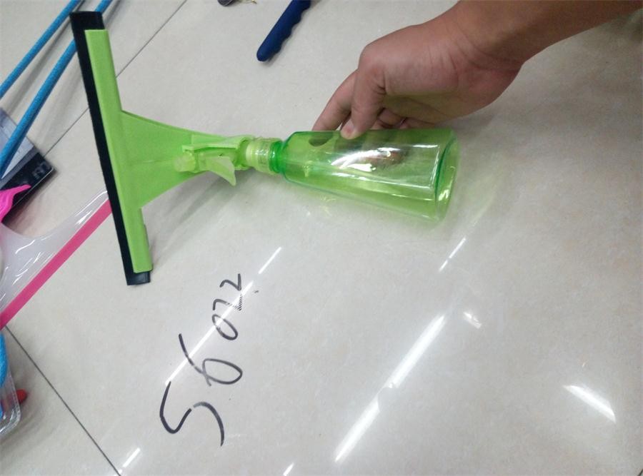 E2L, 56022, window wiper with spray bottle