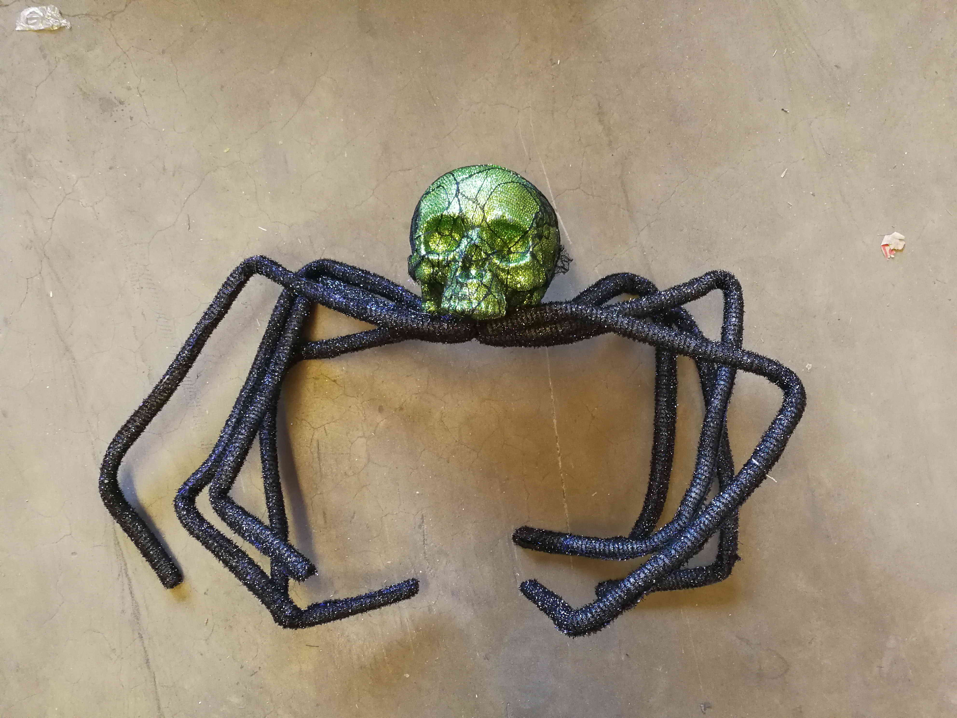 SPIDER WITH LED SKULL, ASS COLOURS