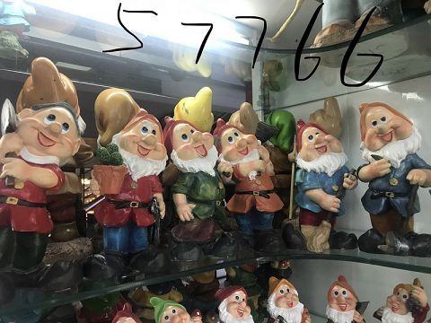 H5M, 57766, 7 dwarfs sculpture 21cm
