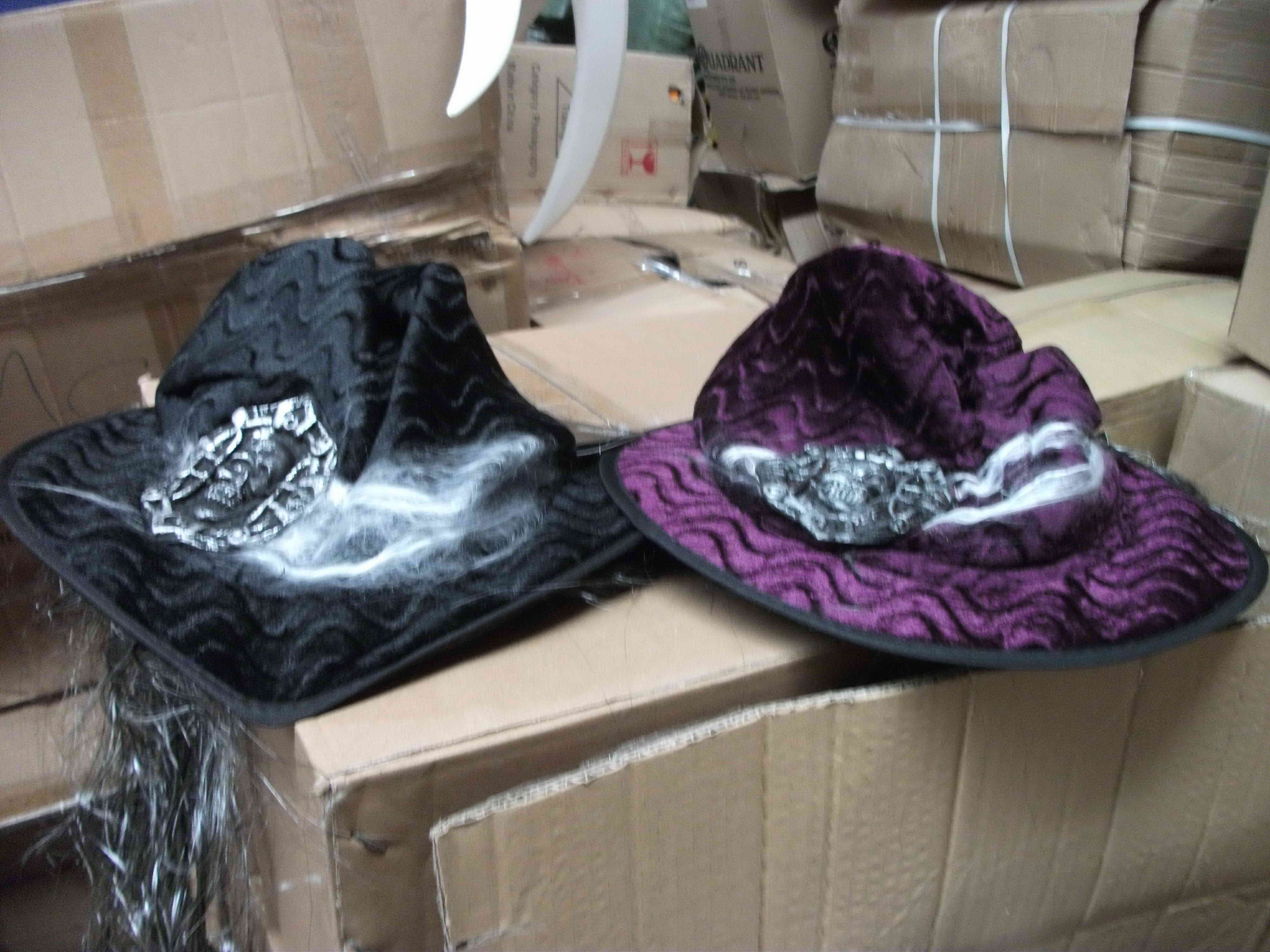 Assd purple&black vampire hat w/hair