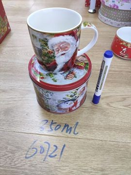 22X30, 60721, Xmas mug in a storage tin with lock 350ml