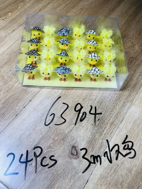 26E1, 63904, Easter chicken with hat/bow 3cm
