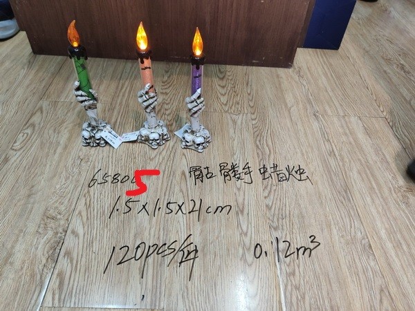 65805, Holloween skeleton hand candle holder