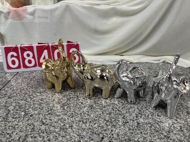 E8L, 68403, Elephant Ornament Gold 9*8*15cm