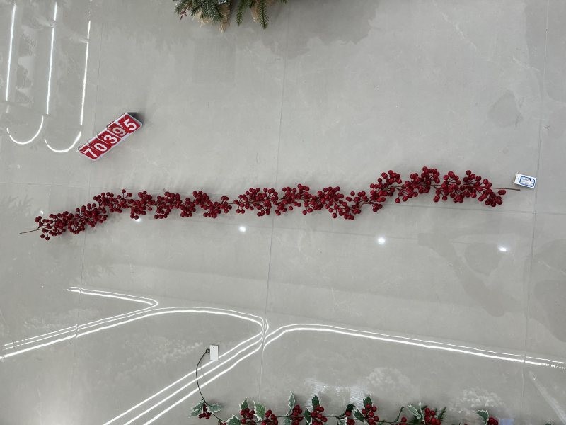 70395, Christmas Garland 1.8m