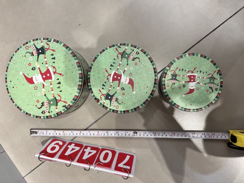 70449, Xmas Round Metal Tins 3pc Set 19.85/16.8/13.5cm