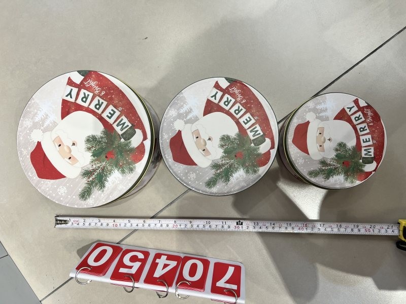 70450, Xmas Round Metal Tins 3pc Set 19.85/16.8/13.5cm