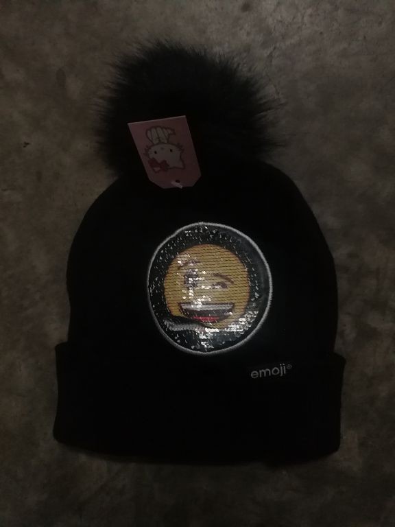 CL034207, Beanie Sequin Emoji