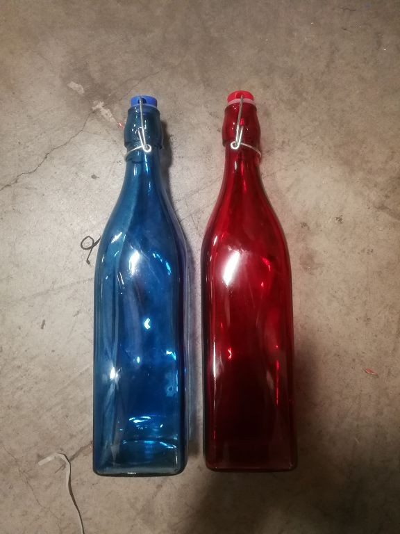 C5M, HG99BR, glass water bottle red & blue
