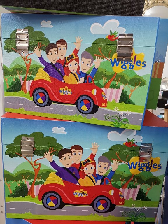 JV3755, Trunk the Wiggles
