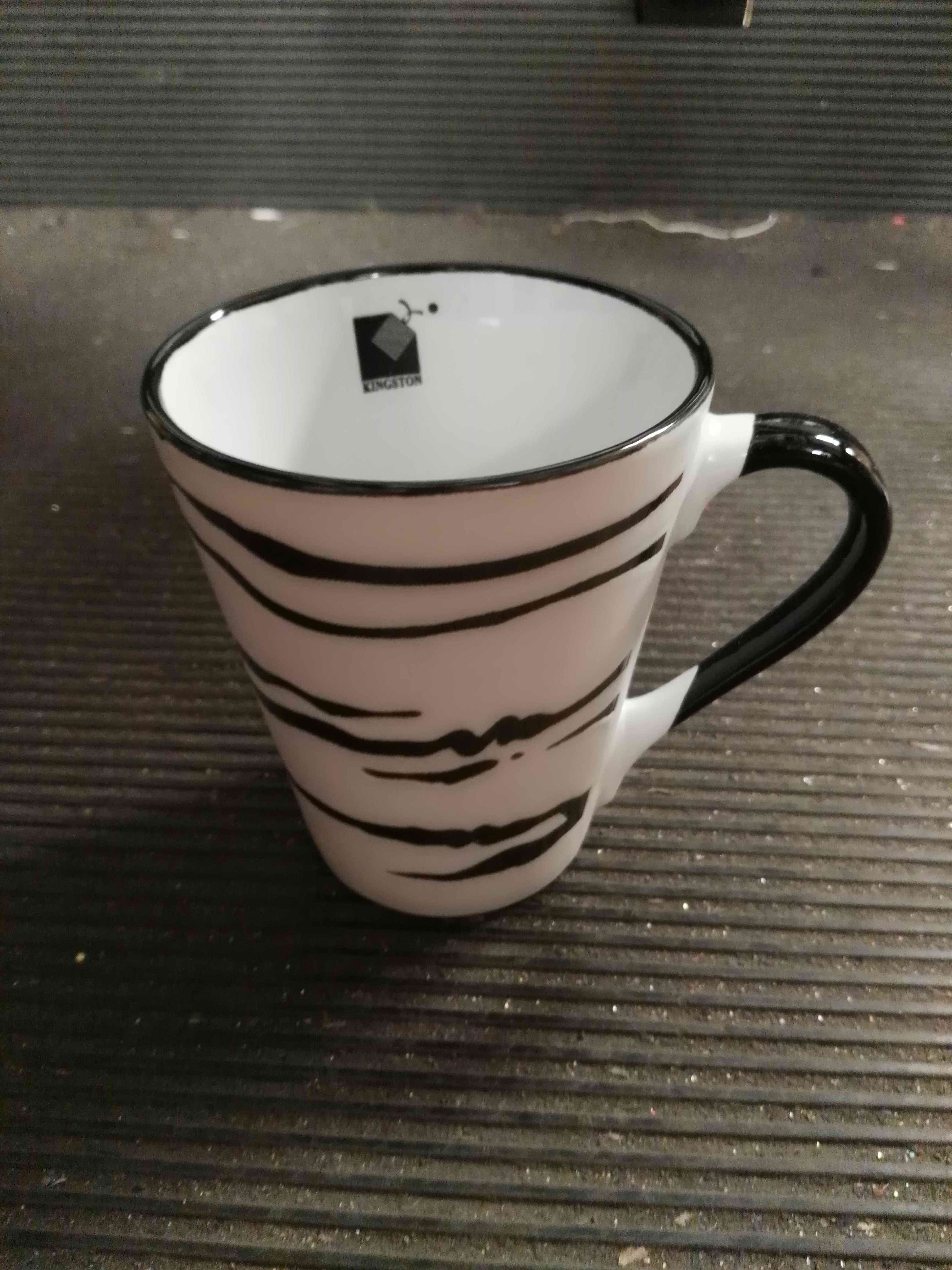 D10M, mug