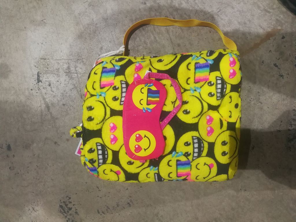 MA040130, Sleepover Blanket Bag w/eyemas