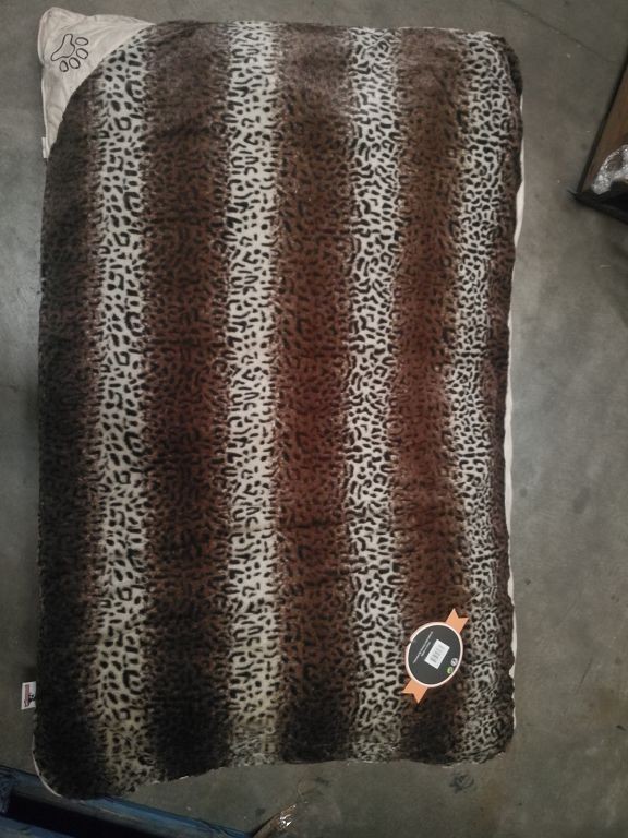 PE034382, Pet Bed Animal Fur Lge 78x120c