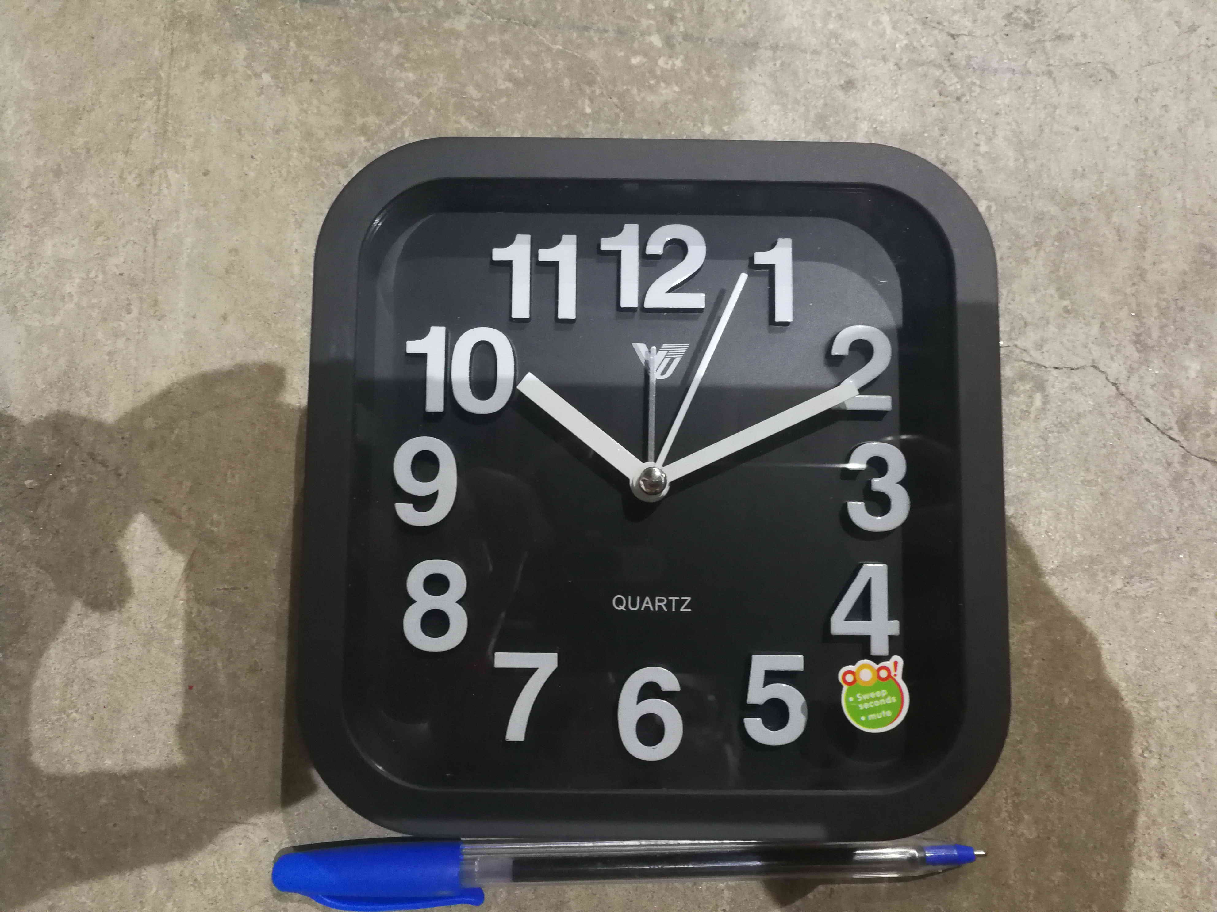 Square solid number table clock