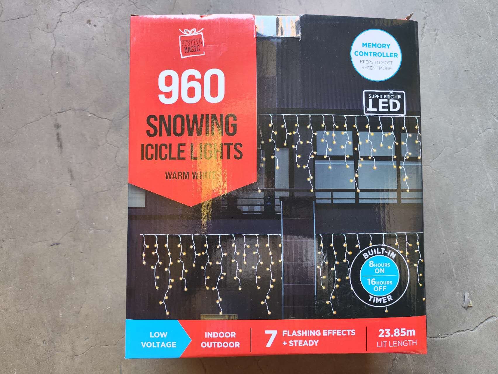 25X44, XB0137WW, 960 HEAD SNOWING ICICLE LIGHTS WARM WHITE