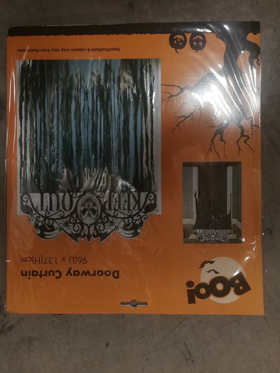 H8, HALLOWEEN DOORWAY CURTAIN ASST