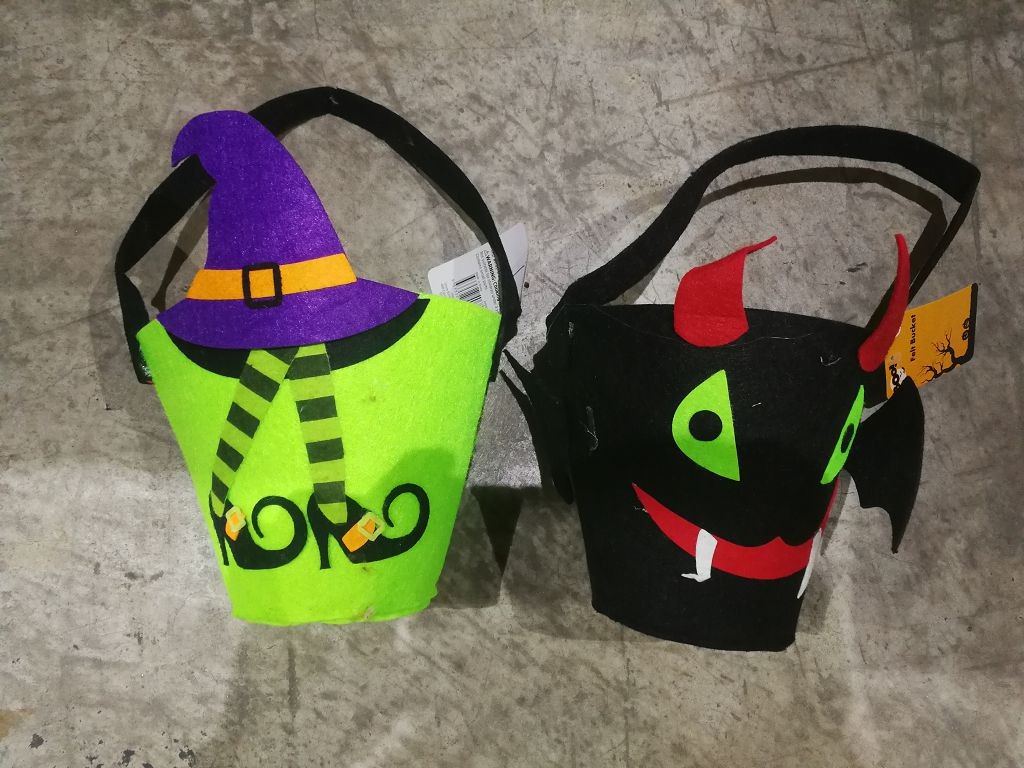 H2, TRICK OR TREAT FELT BUCKET ASST