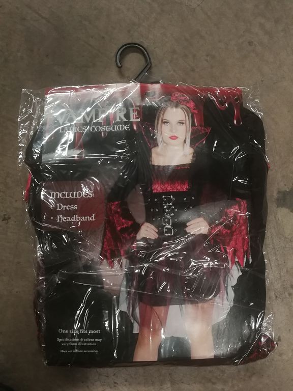 H8, COSTUME GOTHIC VAMPIRE LADIES