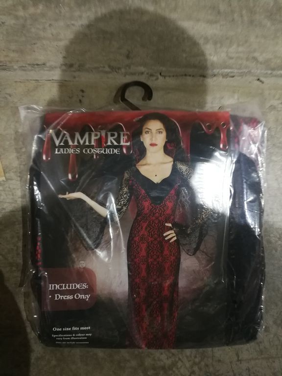 H2, COSTUME VAMPIRE GOWN LADIES