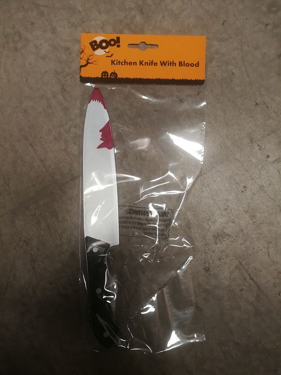 H8, KITCHEN KNIFE W/BLOOD ASST