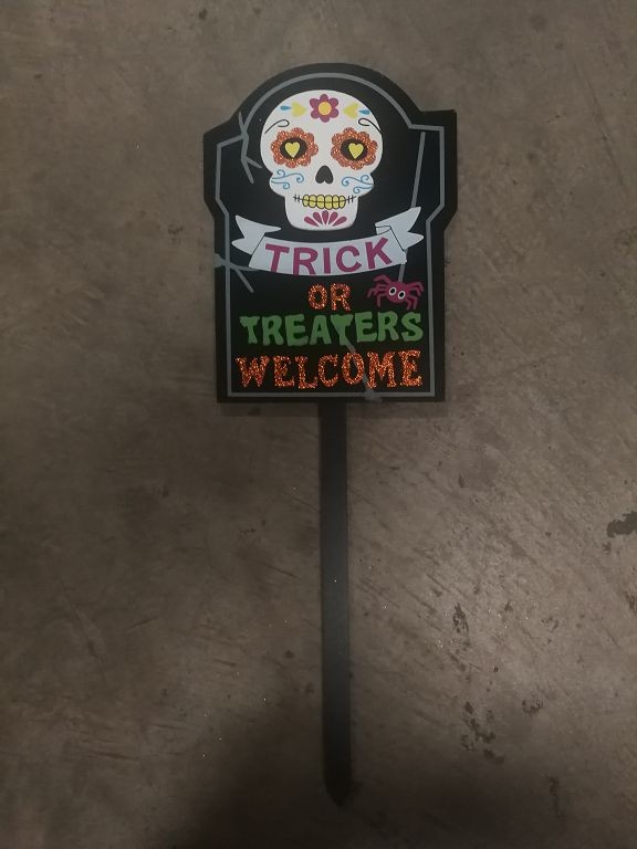 H10, TRICK OR TREAT GARDEN STAKES ASST