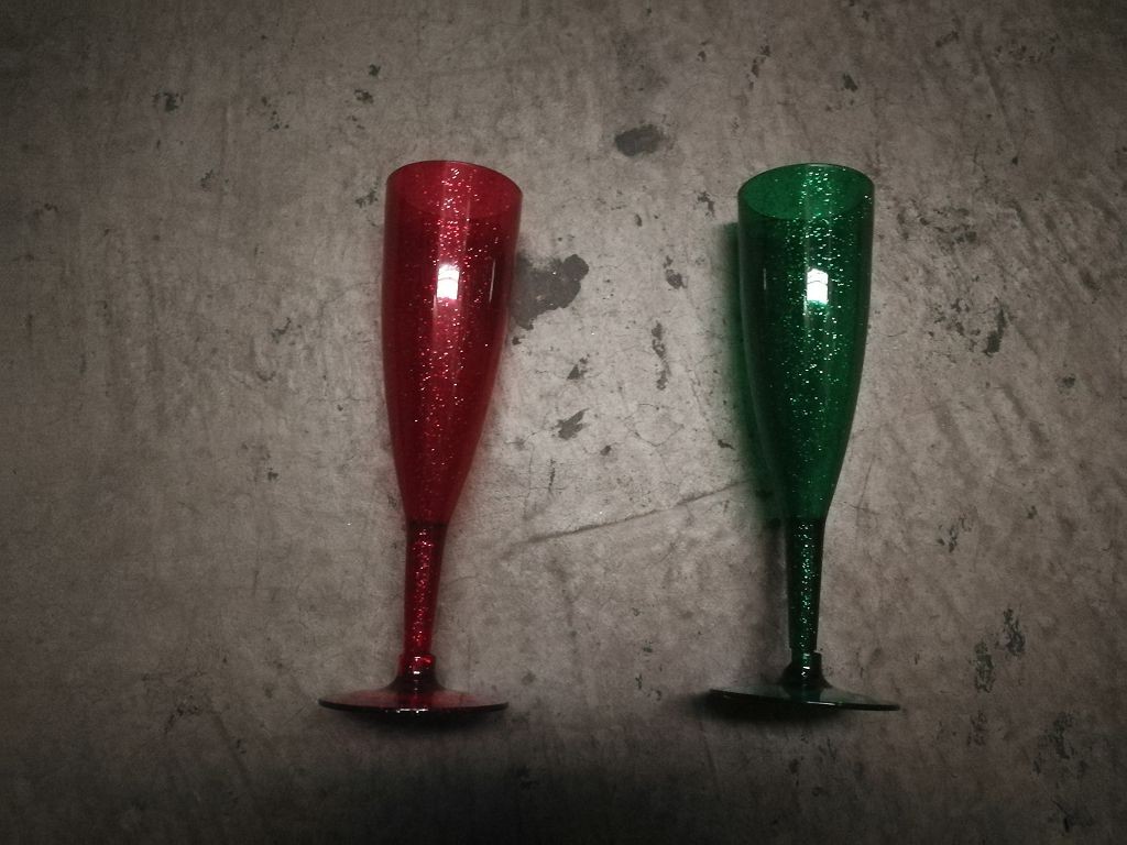X18, XU0677, CHAMPAGNE FLUTE ACRYLIC W/GLITTER G/R