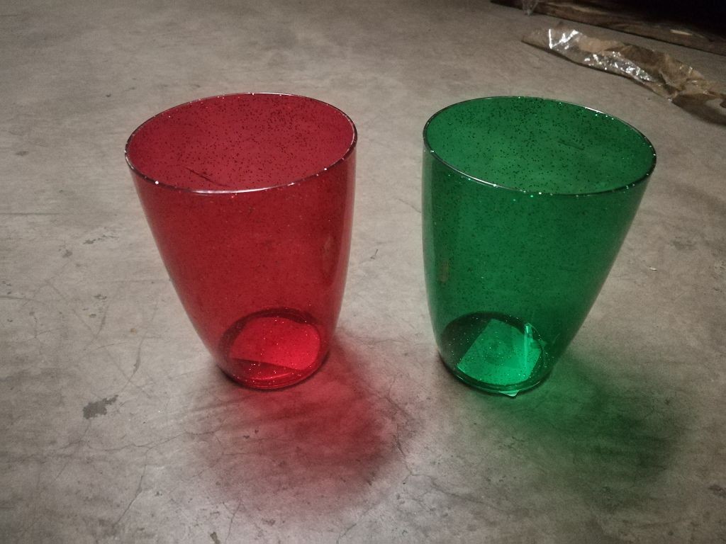 X18, XU0680, TUMBLER SMALL W/GLITTER GREEN/RED ASST