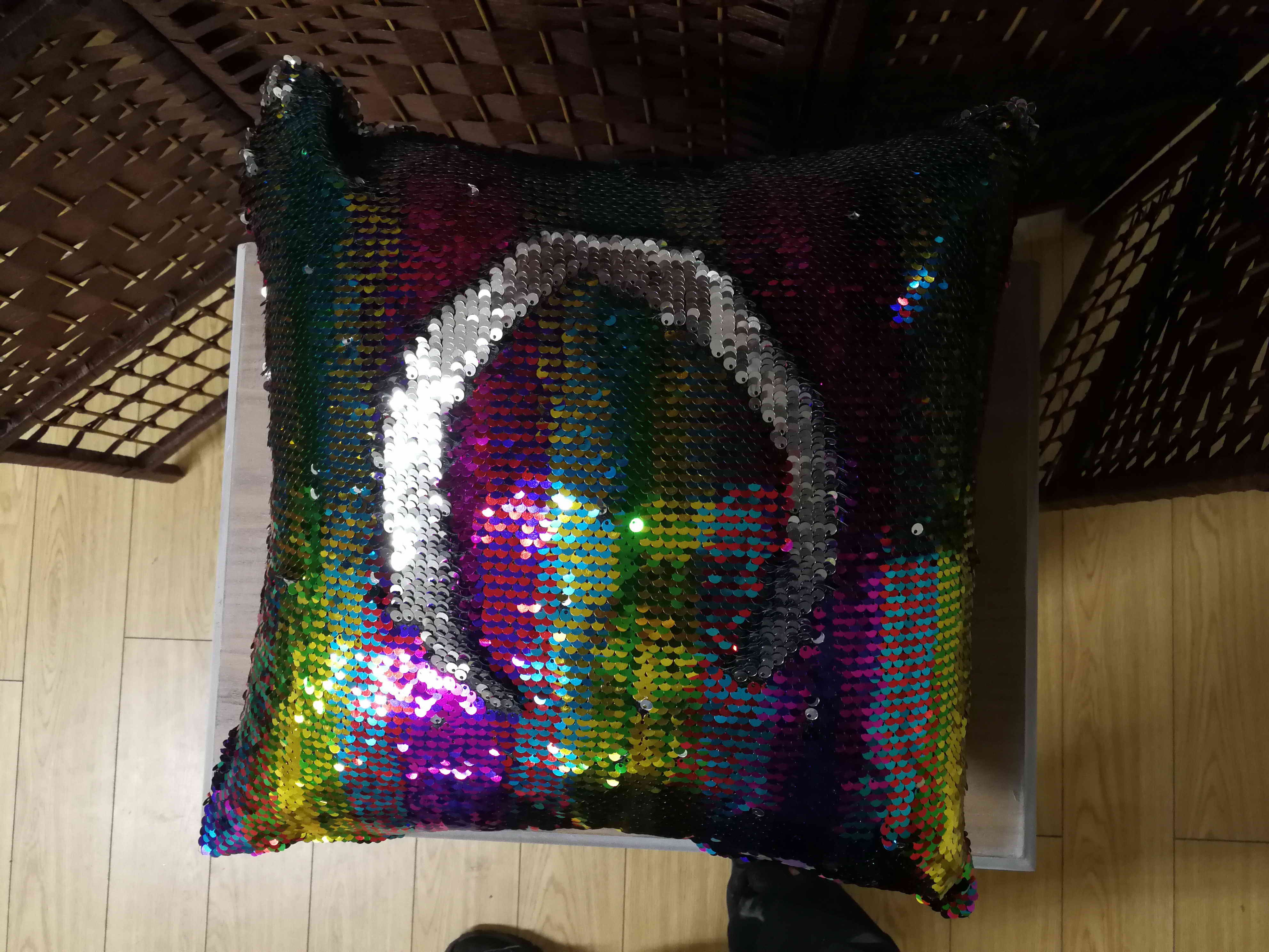 sequins drawable cushion