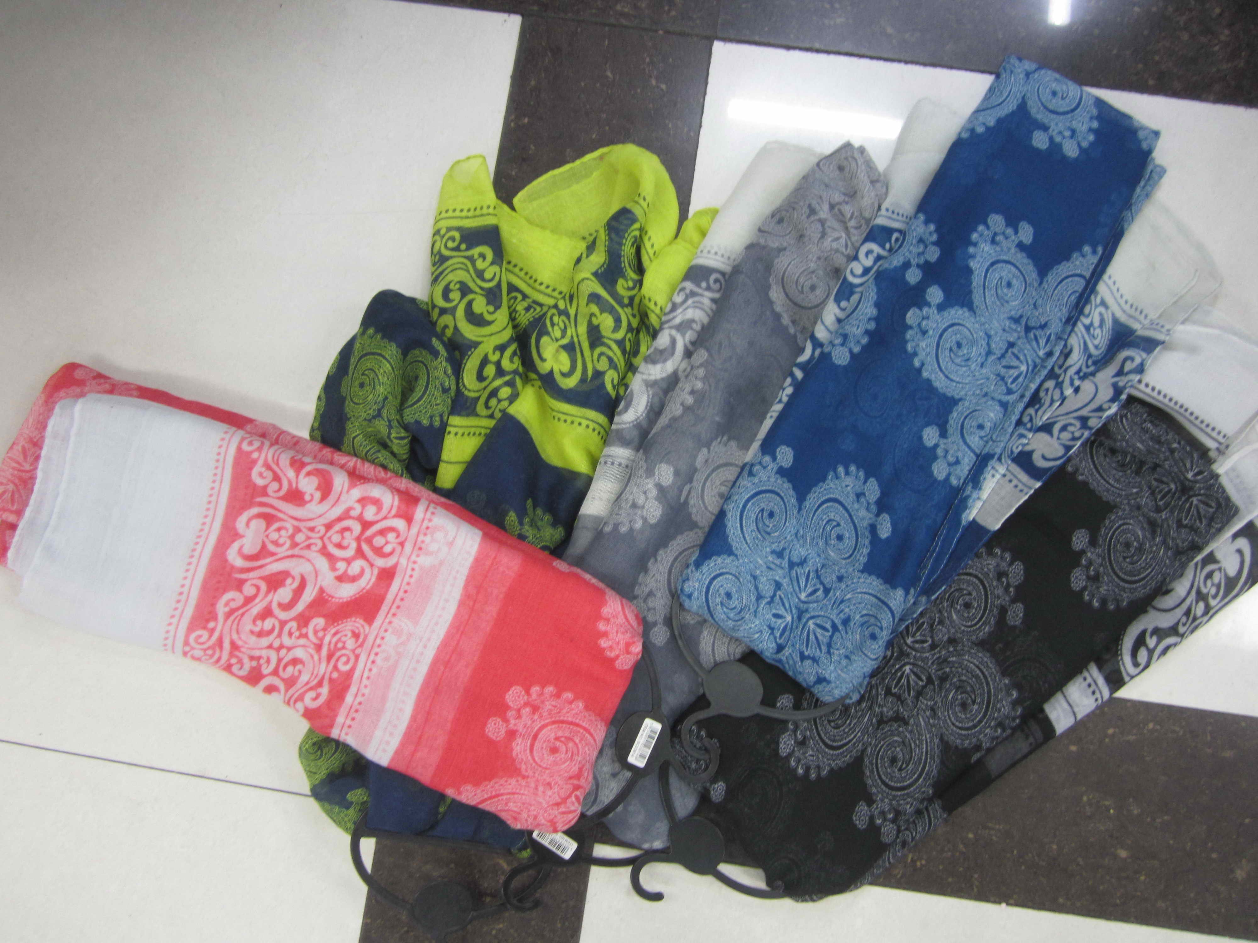 28025, scarf