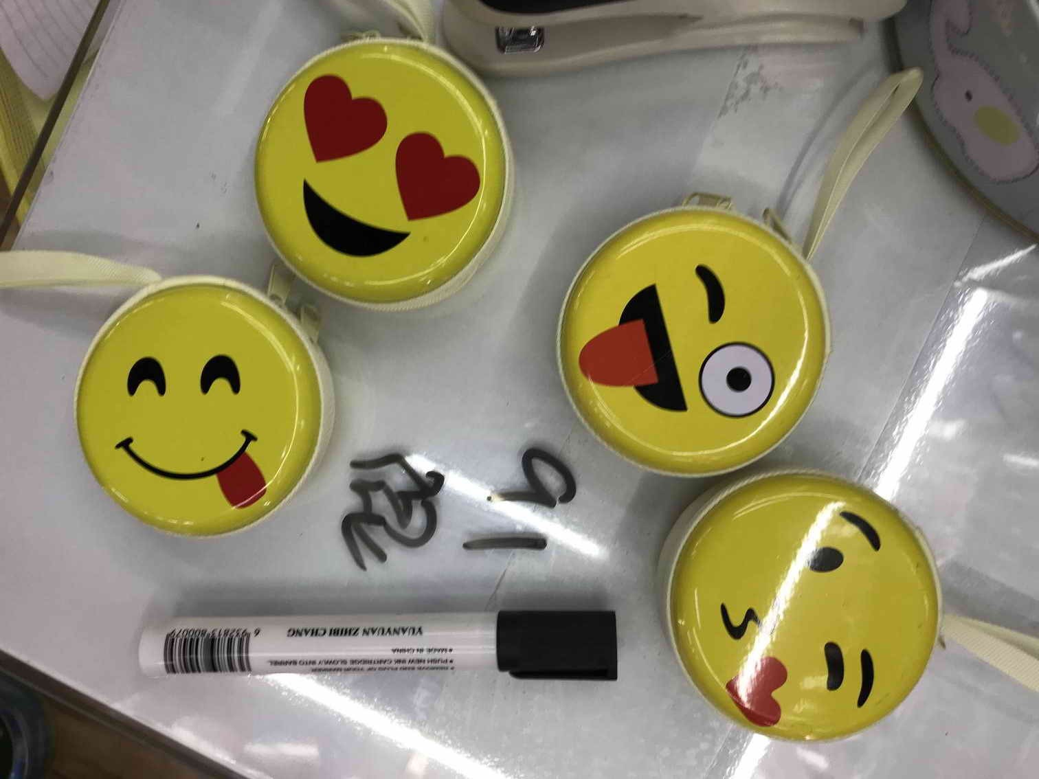 D16M,  57073, emoji coin bag