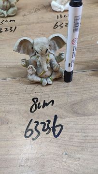 B7M, 63236, Ganesha sitting sculpture no hat 8cm