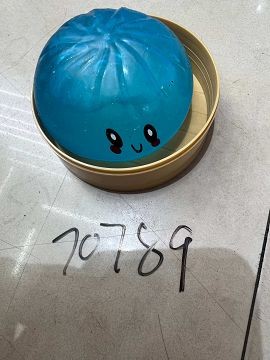 70789, Squishy Bun Glow In The Dark 8.5cm